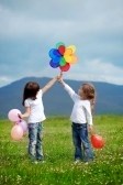 Снимка на деца с балони